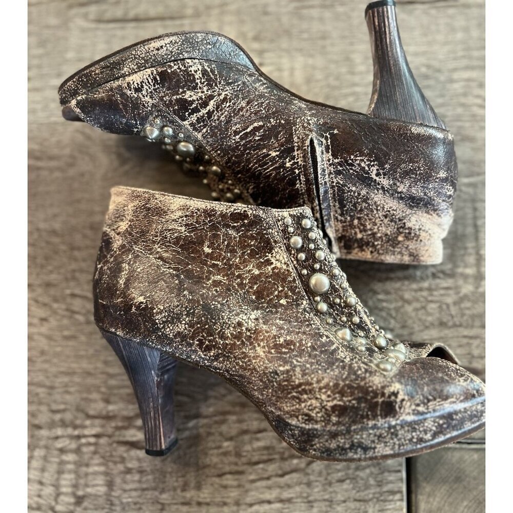 Calleen Cordero Vintage Y2K studded distressed brown leather peep toe booties 9
